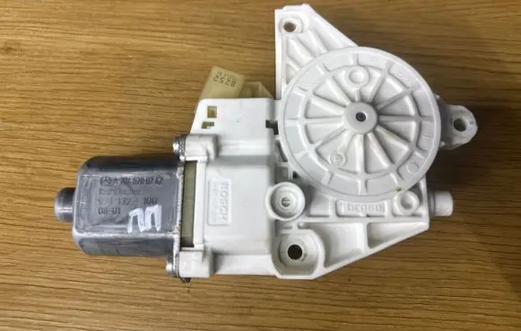 Mercedes-Benz C W204 Front door window regulator motor A2048200242