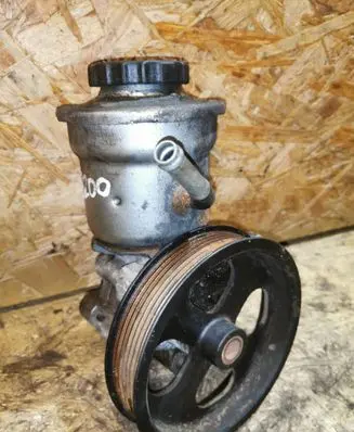 Toyota Corolla Verso AR10 Power steering pump U12