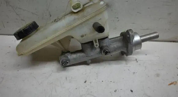 Master brake cylinder