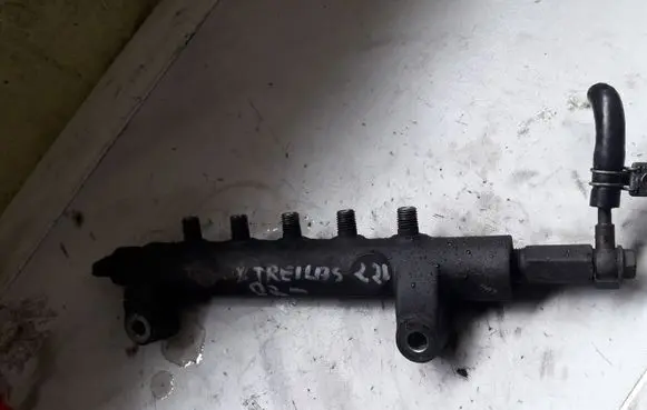 Nissan X-Trail T30 Fuel distributor 