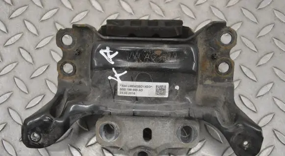 Volkswagen Golf VII Engine mount bracket 5Q0199555AD