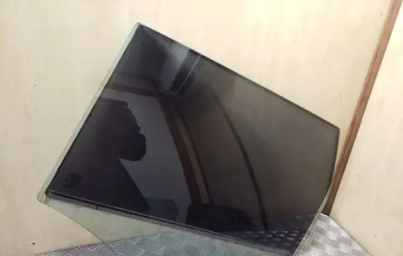 Volvo XC70 Rear door window glass