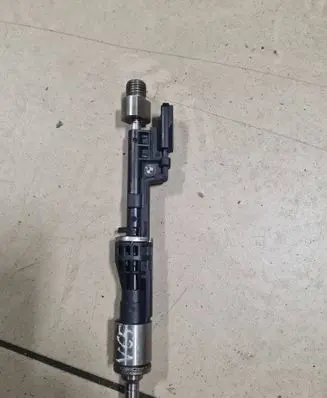 BMW 5 GT F07 Fuel injector 7568607 102135 0154