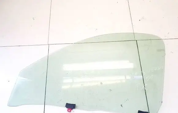 Toyota Yaris Verso Front door window glass four-door 