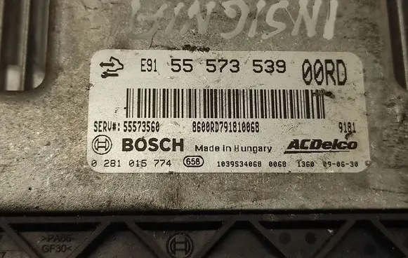Opel Insignia A Engine control unit/module 0281015774 E915557353900RD