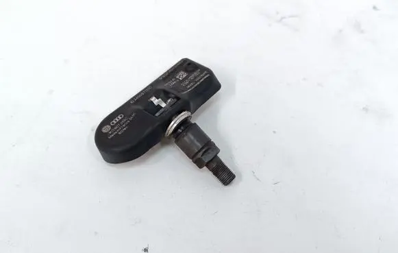 Volkswagen Jetta VI Tire pressure sensor 1K0907255C S122215001C