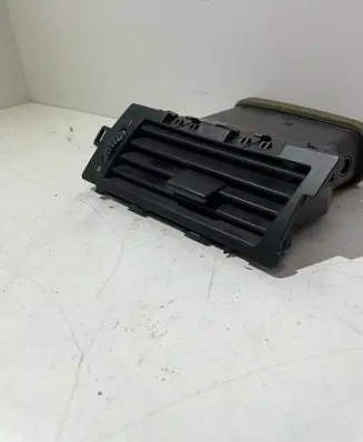 BMW 5 E60 E61 Dash center air vent grill 6910732