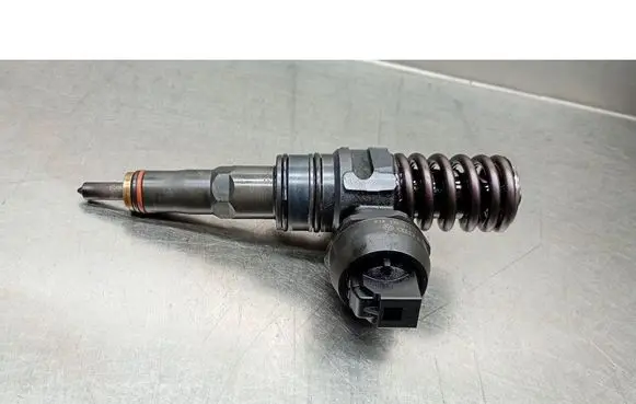 Seat Leon (1M) Fuel injector 038130073AL