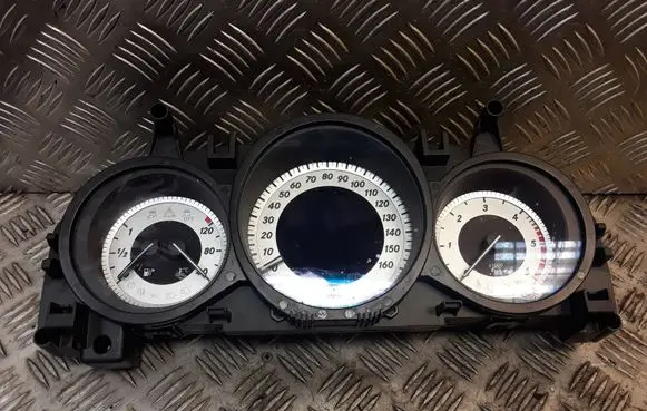 Mercedes-Benz C W204 Speedometer (instrument cluster) 2049004909