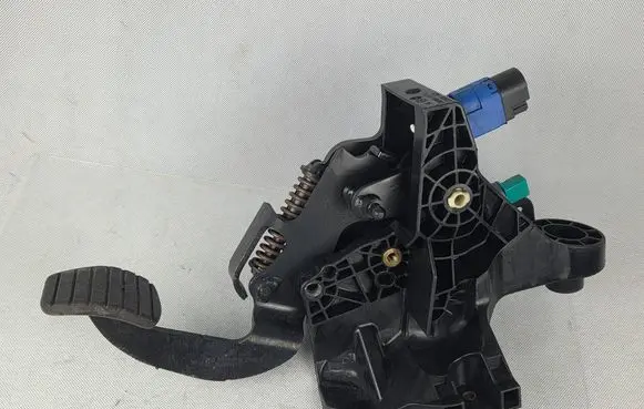 Renault Trafic III (X82) Clutch pedal 93459472 405033911R 81007095