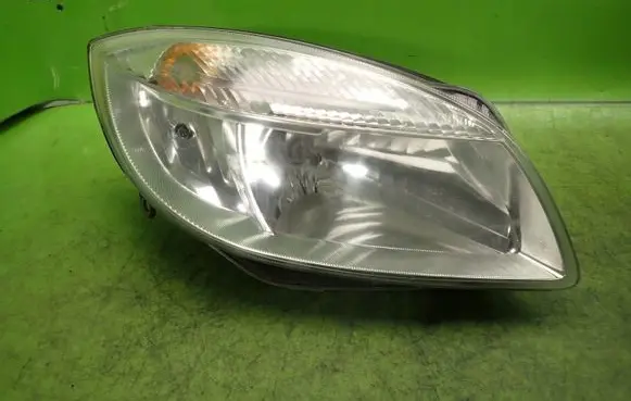 Skoda Fabia Mk2 (5J) Headlight/headlamp HELLA