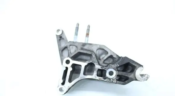 Hyundai i30 Engine mounting bracket