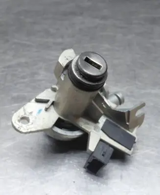 Audi A6 S6 C6 4F Tailgate exterior lock 8E0827573
