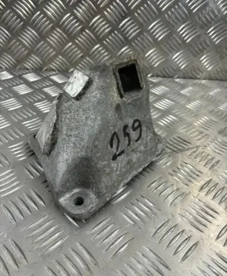 BMW 5 F10 F11 Engine mounting bracket 736813