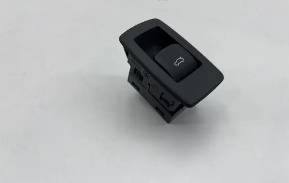 BMW X3 G01 Tailgate opening switch 9327029
