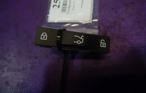 BMW 5 F10 F11 Central locking switch button 9253780