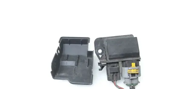 Peugeot 3008 I Coolant fan relay 9673999880