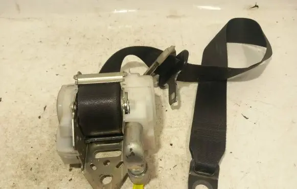 Lexus IS 220D-250-350 Front seatbelt j082512
