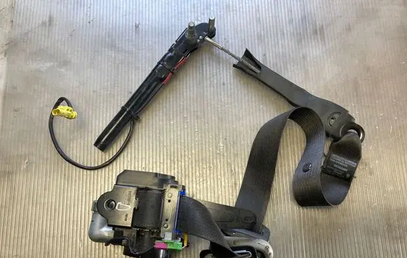 Opel Antara Front seatbelt 95358491