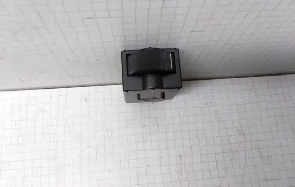 Mitsubishi Carisma Headlight level height control switch MR114337