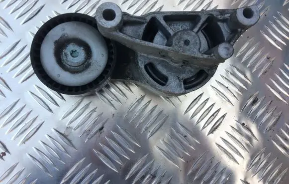 Volkswagen Golf V Alternator belt tensioner 03G903315