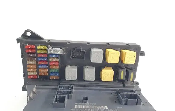 Mercedes-Benz Sprinter W906 Fuse module A9065453001 A9065450601 A9064420600