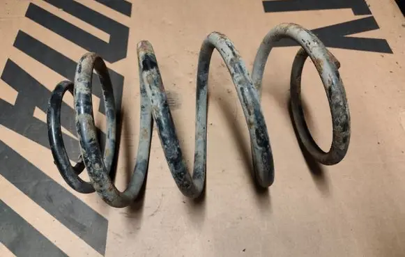 Jeep Cherokee III KJ Rear coil spring