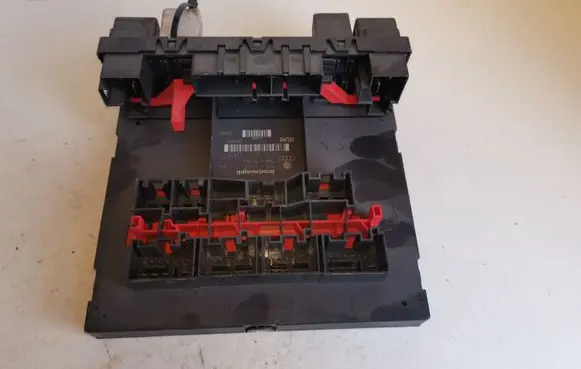 Volkswagen PASSAT B6 Fuse module 3C0937049D