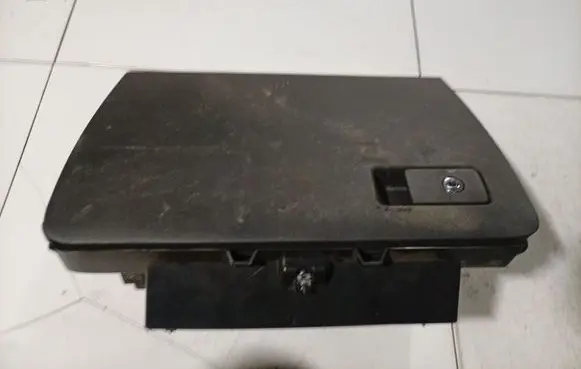 Volkswagen PASSAT B6 Glove box 3C1857114