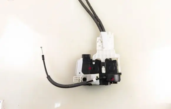 Hyundai ix35 Front door lock 813202Y000