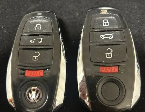 Volkswagen Touareg II Ignition key/card 