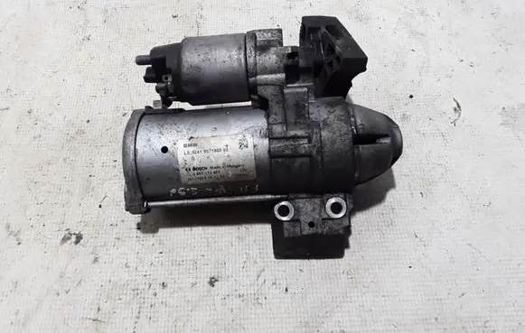 BMW 5 F10 F11 Starter motor 8571905