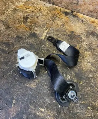 BMW X3 E83 Front seatbelt S1340071111J 06B283CB10297