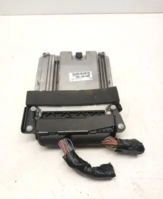 Audi A5 8T 8F Engine control unit/module 8K0907401