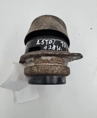 Volkswagen Touareg I Engine mount bracket 7L6199131C