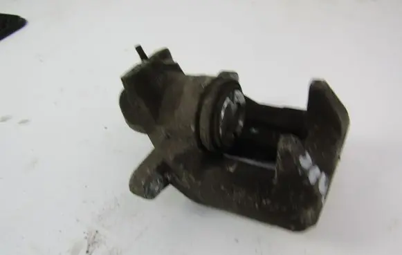 Volkswagen PASSAT B5 Rear brake caliper 