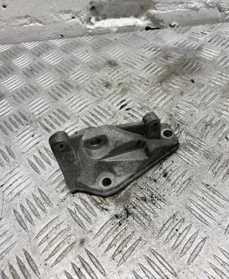 BMW 5 GT F07 Engine mounting bracket 7805421