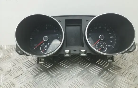 Volkswagen Golf VI Speedometer (instrument cluster) 5K0920961A