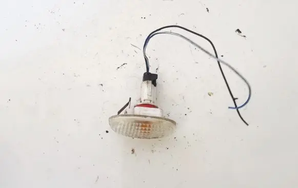 Nissan Altima Front fender indicator light 0165