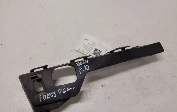 Ford Focus Front bumper mounting bracket 4M5117E856A