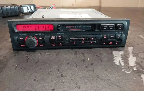 Seat Toledo II (1M) Radio/CD/DVD/GPS head unit 1M0035186B
