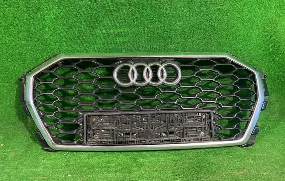 Audi Q3 F3 Front grill