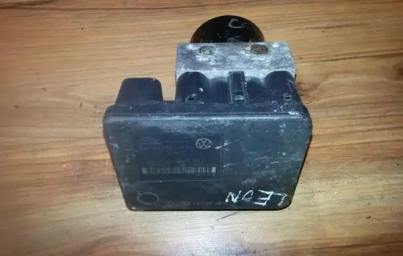Volkswagen Golf IV ABS Pump 1C0907379C 1J0614117E