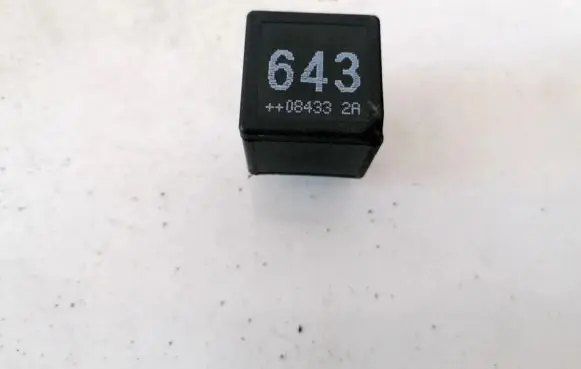 Volkswagen Golf VI Other relay 8k0951253 v23136-b6-x72