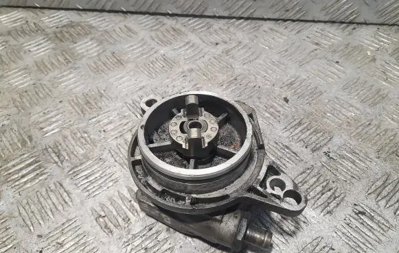 BMW 5 E39 Vacuum pump 961108850