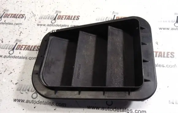 Hyundai i30 Quarter panel pressure vent 9751017000