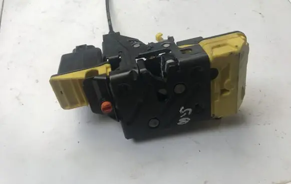 Volvo S60 Front door lock 30634624