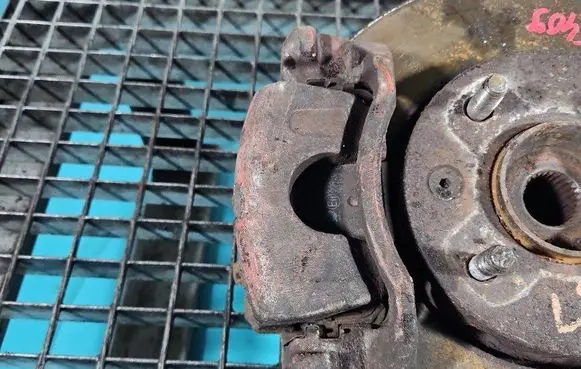 Front brake caliper