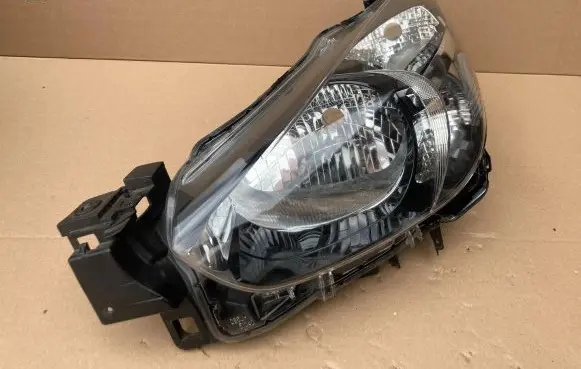 Mazda 2 Headlight/headlamp