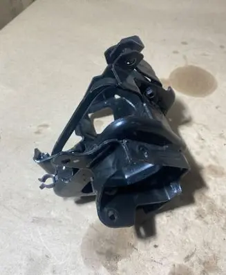 Ford Focus Fuel filter bracket/mount holder F1FQ9A072AC
